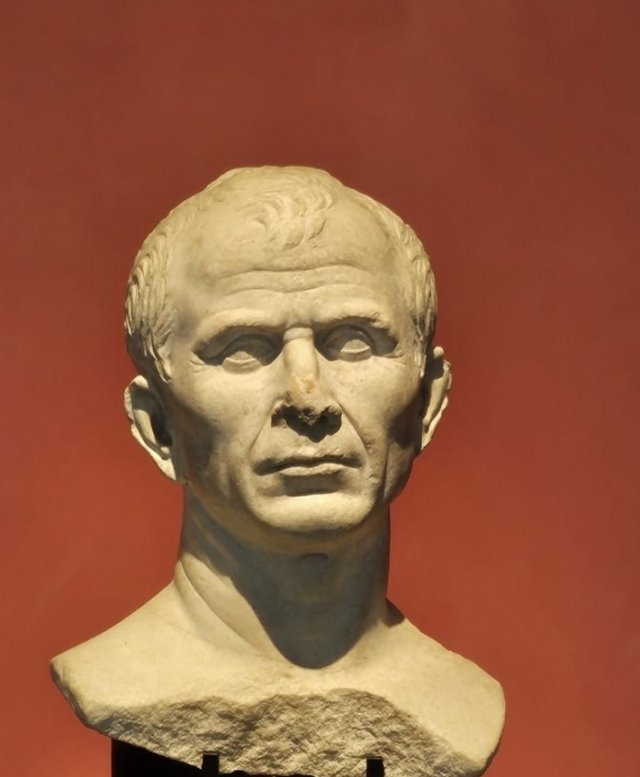 Buste de César, Musée d'Arles antique